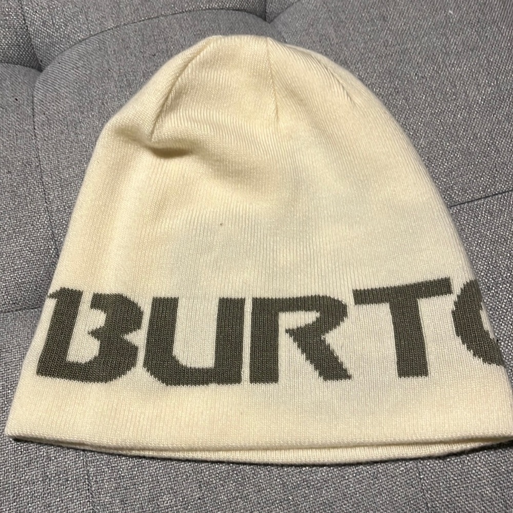 Vintage Reversible Off White & Gray Burton Beanie